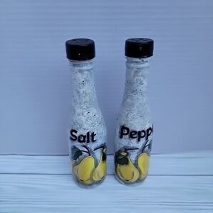 Unbranded Set Salt & Pepper Shakers With Pears Spackled Paint Tuscany Vibes